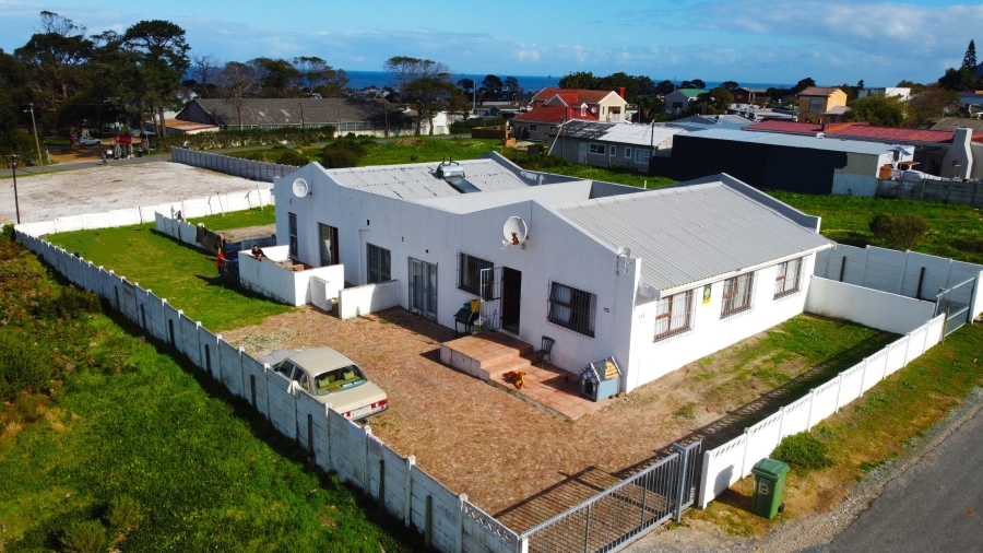 6 Bedroom Property for Sale in Kleinmond Western Cape